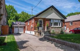 Casa de pueblo – East York, Toronto, Ontario,  Canadá. C$1 592 000