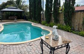 3 dormitorio casa de pueblo 154 m² en Miami, Estados Unidos. $680 000