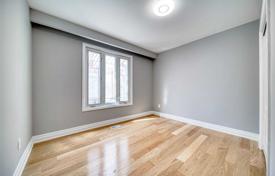 5 dormitorio adosado en North York, Canadá. C$1 632 000