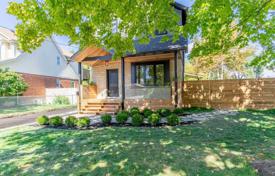 Casa de pueblo – Etobicoke, Toronto, Ontario,  Canadá. C$2 179 000
