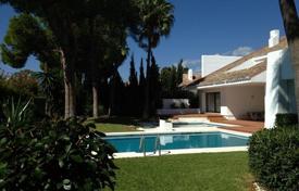 Villa – Puerto Banús, Andalucía, España. 9 500 €  por semana