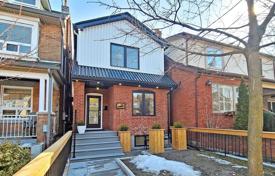 Casa de pueblo – York, Toronto, Ontario,  Canadá. C$1 873 000