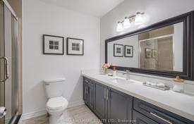 12 dormitorio casa de pueblo en Scarborough, Canadá. C$2 354 000