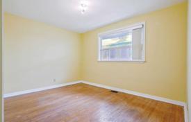 9 dormitorio casa de pueblo en Etobicoke, Canadá. C$1 325 000