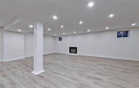 12 dormitorio casa de pueblo en Scarborough, Canadá. C$2 198 000