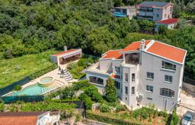 14 dormitorio chalet 466 m² en Tivat city, Montenegro. 1 050 000 €