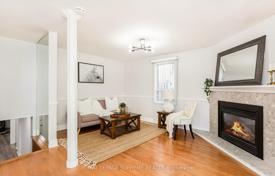 9 dormitorio casa de pueblo en Etobicoke, Canadá. C$1 810 000