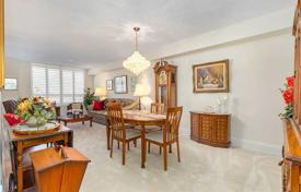 7 dormitorio piso en North York, Canadá. 746 000 €