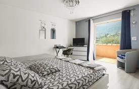 4 dormitorio villa en Grasse, Francia. 795 000 €