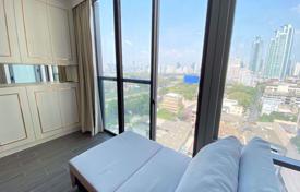 1-dormitorio apartamentos en condominio en Khlong Toei, Tailandia. $360 000