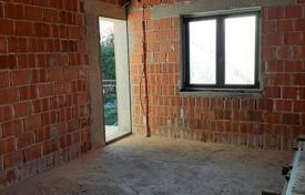 6 dormitorio piso 240 m² en Podkilavac, Croacia. 120 000 €