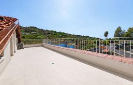 4 dormitorio piso 114 m² en Liguria, Italia. 450 000 €