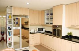 4 dormitorio piso en Khlong Toei, Tailandia. $6 700  por semana