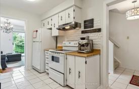 13 dormitorio casa de pueblo en Scarborough, Canadá. C$1 103 000
