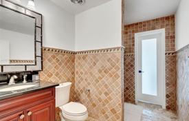 8 dormitorio casa de pueblo 576 m² en Miami, Estados Unidos. $2 499 000