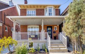 Casa de pueblo – Dufferin Street, Toronto, Ontario,  Canadá. C$1 378 000