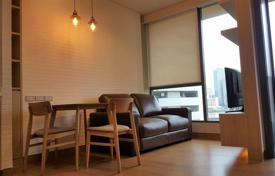 1-dormitorio apartamentos en condominio en Khlong Toei, Tailandia. $231 000