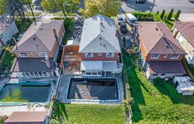 Casa de pueblo – Scarborough, Toronto, Ontario,  Canadá. C$1 172 000