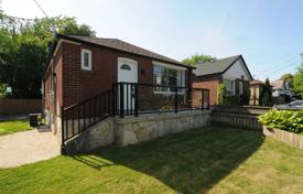 Casa de pueblo – East York, Toronto, Ontario,  Canadá. C$1 075 000