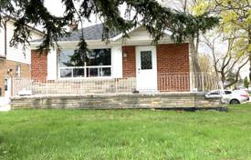 11 dormitorio casa de pueblo en Scarborough, Canadá. C$1 391 000