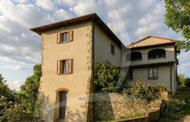 4 dormitorio villa 590 m² en Arezzo, Italia. 750 000 €