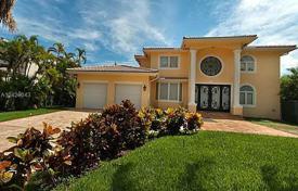 Villa – Golden Beach, Florida, Estados Unidos. $2 999 000