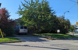 8 dormitorio casa de pueblo en North York, Canadá. C$2 018 000