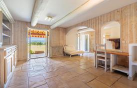 8 dormitorio chalet en Roussillon, Francia. 852 000 €