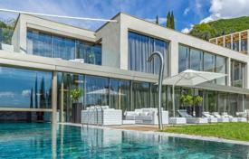 Villa – Gardone Riviera, Lombardía, Italia. Price on request