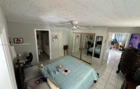 4 dormitorio casa de pueblo 224 m² en Miami, Estados Unidos. $719 000