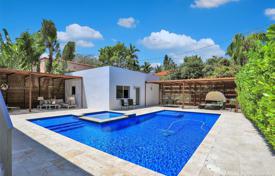 Villa – Miami Beach, Florida, Estados Unidos. 1 956 000 €