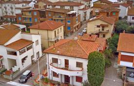 4 dormitorio piso 200 m² en Castiglione della Pescaia, Italia. 895 000 €