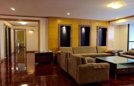 3-dormitorio apartamentos en condominio en Khlong Toei, Tailandia. $3 060  por semana