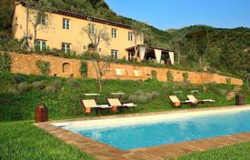 Villa – Camaiore, Toscana, Italia. 7 400 €  por semana