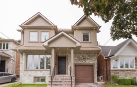 Casa de pueblo – East York, Toronto, Ontario,  Canadá. C$2 248 000
