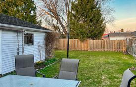 10 dormitorio casa de pueblo en Scarborough, Canadá. C$1 181 000