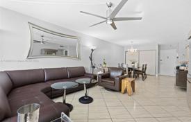 Condominio – Surfside, Florida, Estados Unidos. $699 000