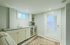12 dormitorio casa de pueblo en Scarborough, Canadá. C$2 123 000