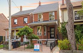 Casa de pueblo – Euclid Avenue, Toronto, Ontario,  Canadá. C$2 300 000