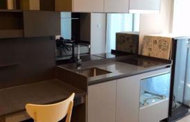 1-dormitorio apartamentos en condominio en Khlong Toei, Tailandia. $226 000