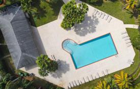 4 dormitorio casa de pueblo 185 m² en Miami, Estados Unidos. $615 000