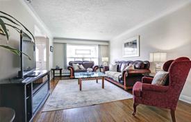 10 dormitorio casa de pueblo en Scarborough, Canadá. C$1 519 000