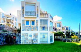 Villa independiente en venta en Bodrum con jardín privado y vista al mar, ubicación de élite. $535 000
