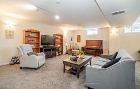 9 dormitorio casa de pueblo en Etobicoke, Canadá. C$2 058 000