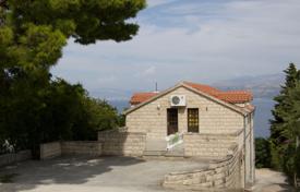 5 dormitorio casa de pueblo 229 m² en Splitska, Croacia. 330 000 €