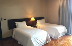 2-dormitorio apartamentos en condominio en Watthana, Tailandia. $2 940  por semana