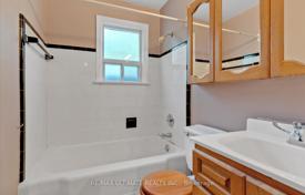 8 dormitorio casa de pueblo en North York, Canadá. C$1 126 000