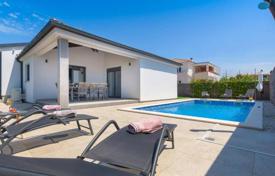 4 dormitorio casa de pueblo 145 m² en Pula, Croacia. 550 000 €