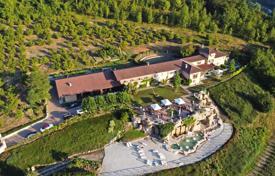 42 dormitorio villa en Cuneo, Italia. 2 350 000 €