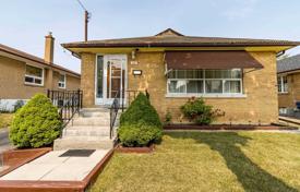 4 dormitorio casa de pueblo en Etobicoke, Canadá. C$1 045 000